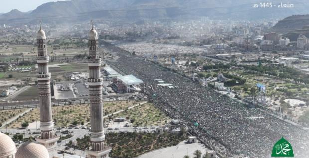 حشود مليونية في عشرات الساحات تحتفي بذكرى المولد النبوي وتؤيد السيد القائد في التغيير الجذري