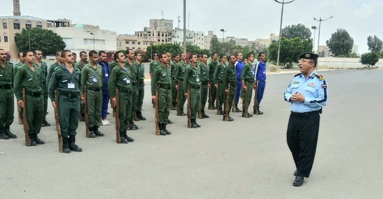 مدير عام المرور يتفقد وحدة الضبط المروري