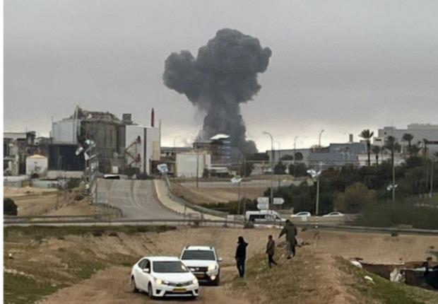 اندلاع حرائق في مصنع للكيماويات قرب بئر السبع