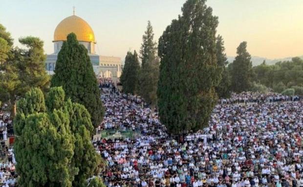 70 ألفًا يؤدون صلاة الجمعة في المسجد الأقصى المبارك