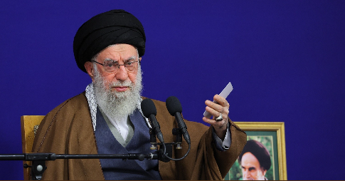 قائد الثورة الإيرانية السيد خامنئي: قهرنا الفتنة الداخلية والكلمة النهائية للشعب الإيراني