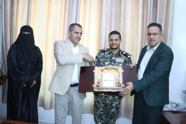 تكريم شرطة حراسة المنشآت وحماية الشخصيات تقديراً لجهودها في تأمين حفل تخرج بكلية الطب