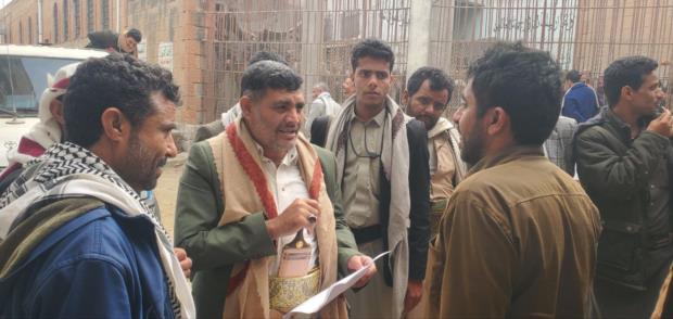 مدير أمن حجة يتفقد أوضاع نزلاء الإصلاحية المركزية ويؤكد أهمية تسريع البت في قضاياهم