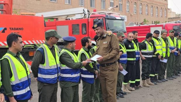 رئيس مصلحة الدفاع المدني يتفقد فرق الدفاع المدني بأمانة العاصمة ويشدد على رفع الجاهزية خلال إجازة عيد الفطر