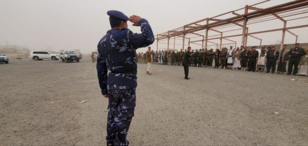 وكيل محافظة البيضاء يتفقد رجال الأمن المرابطين بمربع رداع 