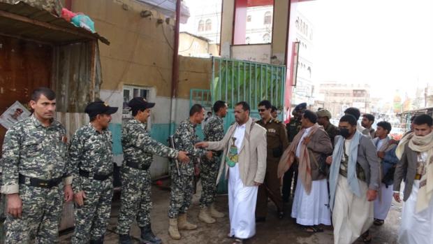 محافظ صعدة يتفقد أحوال الجرحى والمرابطين في النقاط الأمنية بمناسبة العيد
