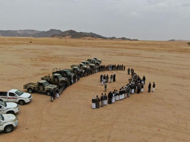 قيادات رسمية ومحلية بالجوف تنفّذ زيارات عيدية ميدانية للمرابطين في الجبهات والمواقع الأمنية