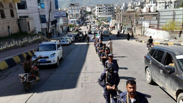 مسير عسكري ووقفة تأييدية لمنتسبي أمن الظهار بمحافظة إب مباركةً لضبط خلية تجسسية مرتبطة بالعدو الإسرائيلي
