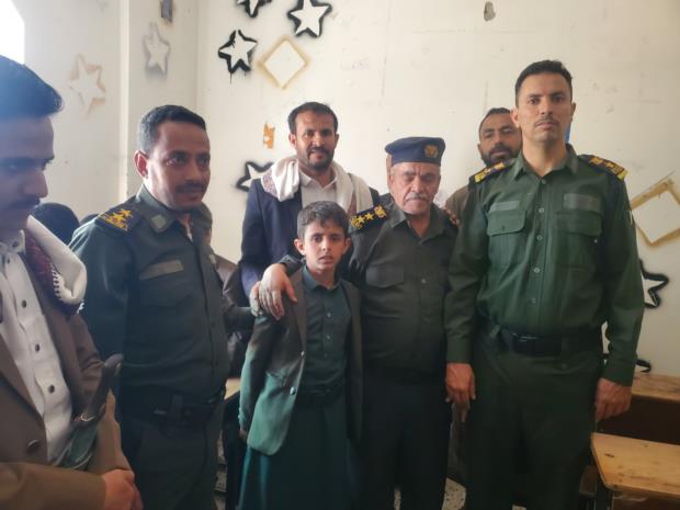 وفد من الإدارة العامة للمشاريع بوزارة الداخلية، يتفقد سير الأنشطة في المراكز الصيفية بمديرية بني الحارث
