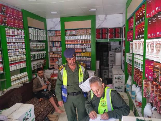 الدفاع المدني يمهل تجار المبيدات بالعاصمة صنعاء شهراً لإخلاء مخازنهم من الأحياء السكنية