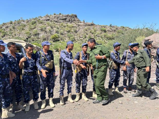 الضالع.. قيادات أمنية تتفقد المرابطين في عدد من المديريات بمناسبة عيد الأضحى الضالع.. قيادات أمنية تتفقد المرابطين في عدد من المديريات بمناسبة عيد الأضحى