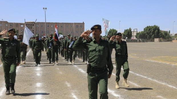 عرض عسكري مهيب لمنتسبي الأجهزة الأمنية في ذمار إحياءً لذكرى يوم الولاية
