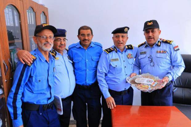قيادة شرطة المرور تتفقد الانضباط الوظيفي وتنفذ زيارات عيدية لشركاء السلامة المرورية