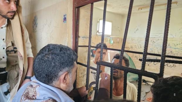 حجة.. مدير الأمن يتفقد الأداء الأمني بمديرية قفل شمر